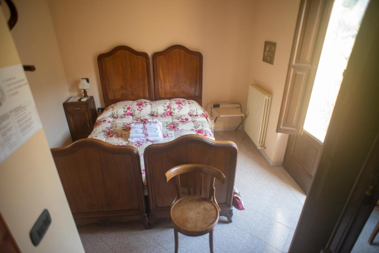 La Ginestra Hotel Castel San Lorenzo Bagian luar foto