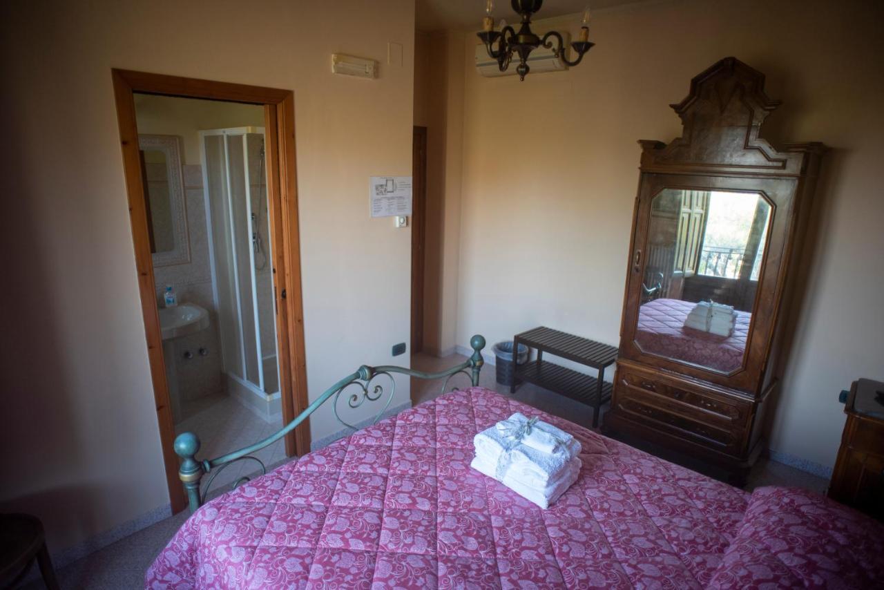 La Ginestra Hotel Castel San Lorenzo Bagian luar foto