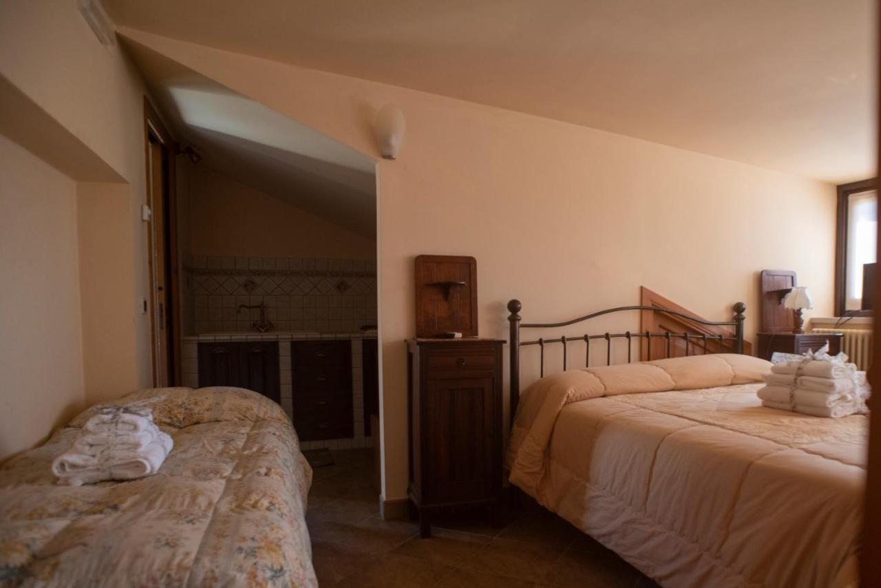 La Ginestra Hotel Castel San Lorenzo Bagian luar foto