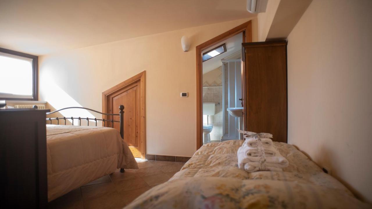 La Ginestra Hotel Castel San Lorenzo Bagian luar foto